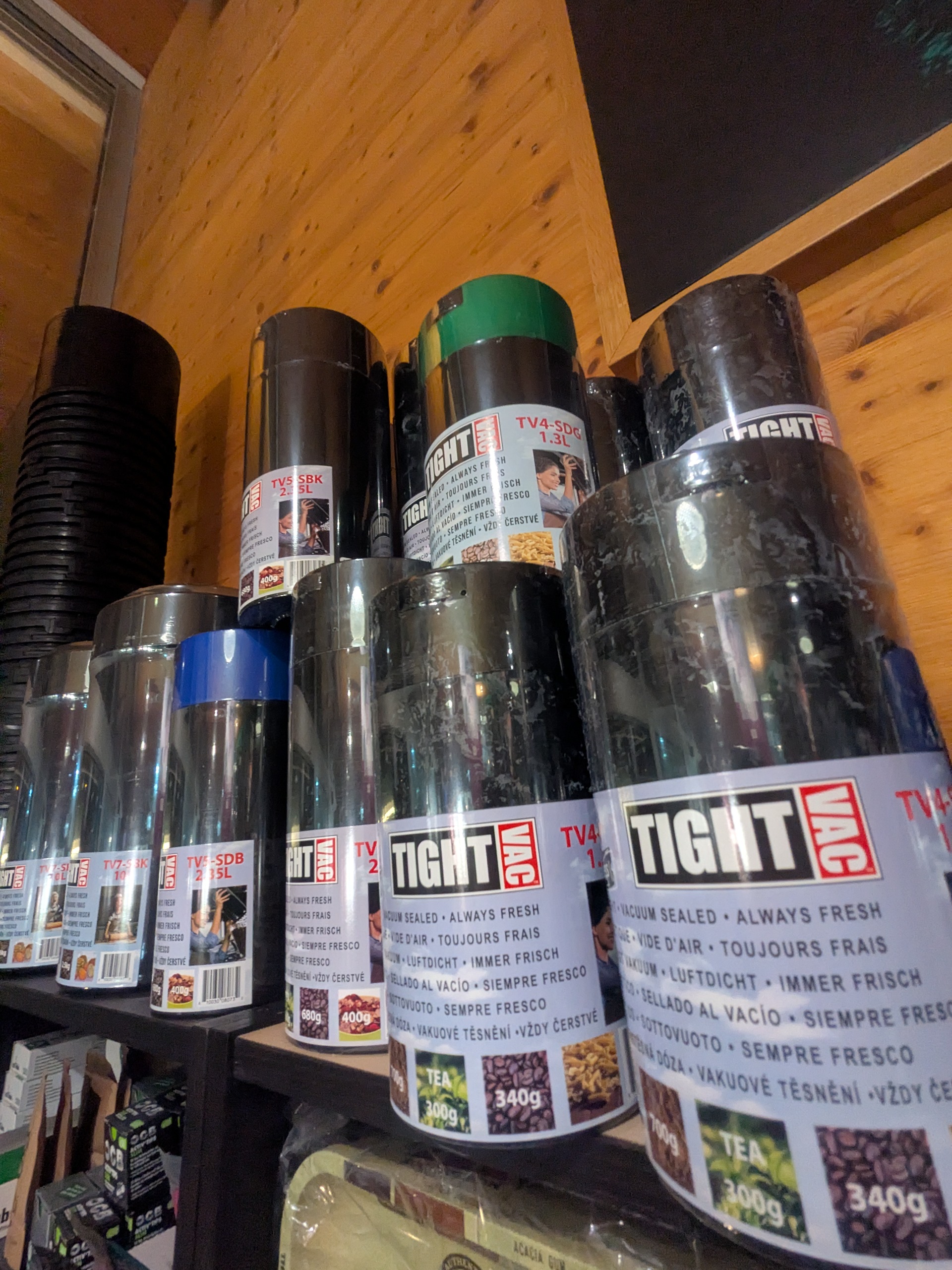 Growshop Ausstattung mit Growbox LED Grow Lampen und Grow Zubehör